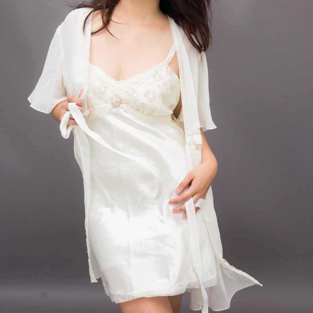 Vintage 2Pc Robe and Slip Cream